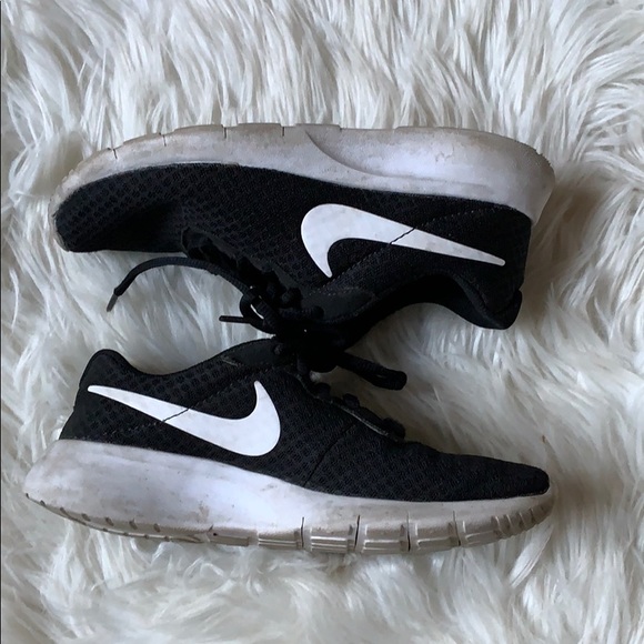 Nike black mesh kid running shoe - Picture 6 of 10